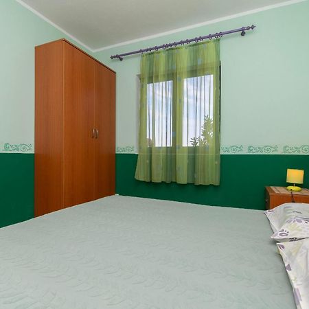 Apartments Toni Масліница Екстер'єр фото